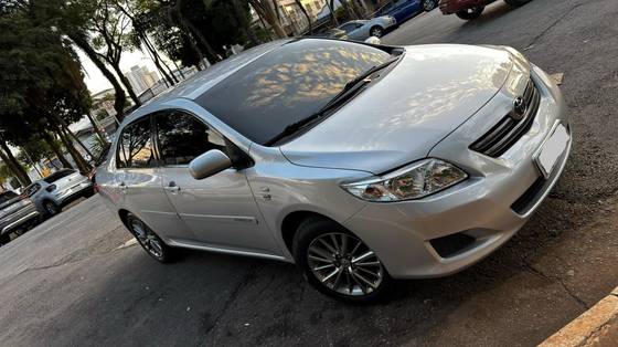 TOYOTA COROLLA 1.8 GLI 16V FLEX 4P AUTOMÁTICO TOYOTA COROLLA 1.8 GLI 16V FLEX 4P AUTOMÁTICO